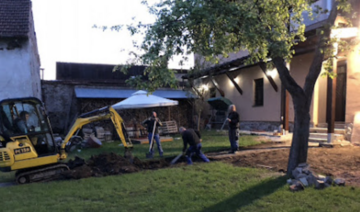 2019 Letná terasa v záhrade fary